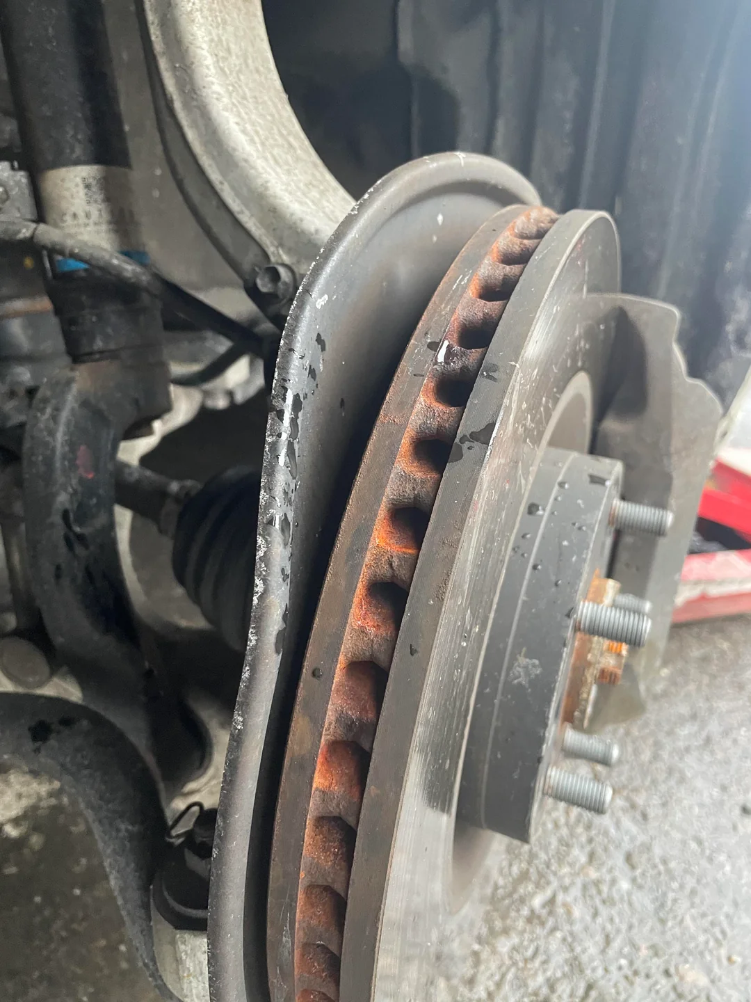 Lamborghini Urus Brake Dust Shield Rattle Problems at Low Speeds post thumbnail image